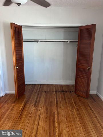 151 N CAROL BLVD, Upper Darby, PA 19082