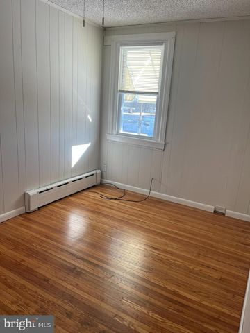 151 N CAROL BLVD, Upper Darby, PA 19082