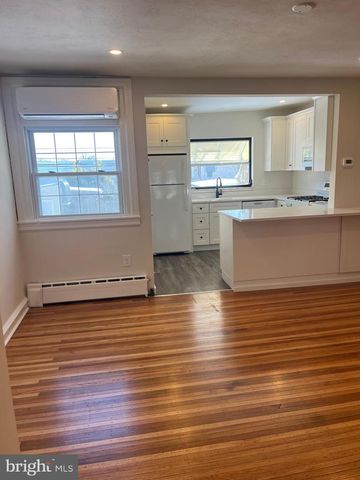 151 N CAROL BLVD, Upper Darby, PA 19082