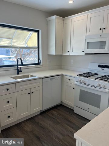 151 N CAROL BLVD, Upper Darby, PA 19082