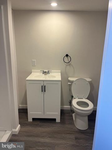 151 N CAROL BLVD, Upper Darby, PA 19082