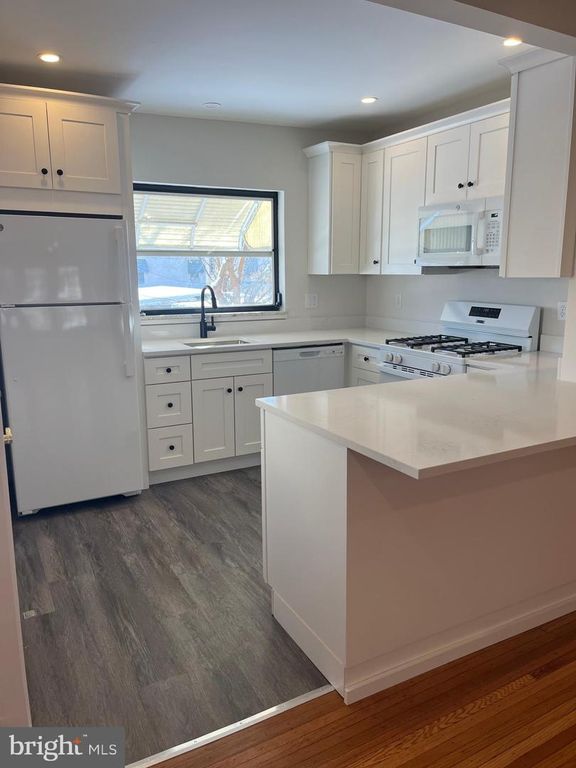 151 N CAROL BLVD, Upper Darby, PA 19082