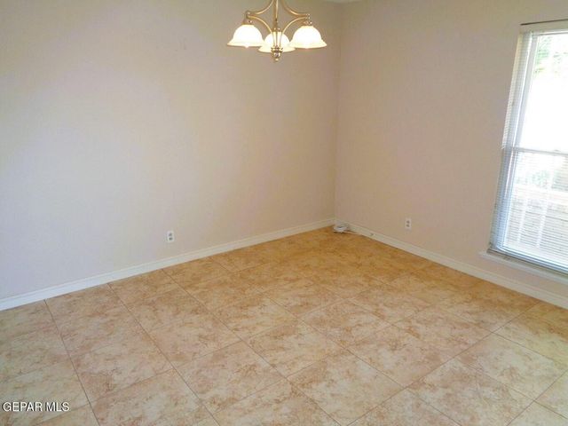 621 Westview Avenue, El Paso, TX 79912