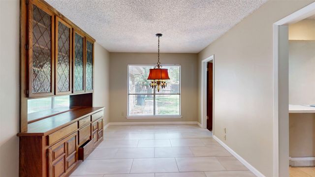 6851 Shorecrest Court, Fort Worth, TX 76132