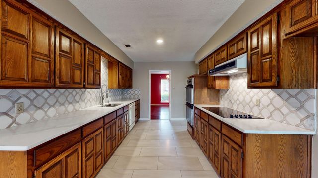 6851 Shorecrest Court, Fort Worth, TX 76132