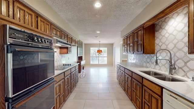6851 Shorecrest Court, Fort Worth, TX 76132