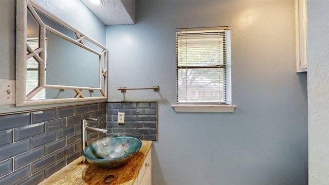 6851 Shorecrest Court, Fort Worth, TX 76132