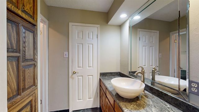 6851 Shorecrest Court, Fort Worth, TX 76132