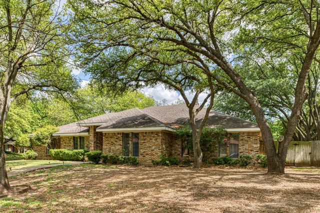 6851 Shorecrest Court, Fort Worth, TX 76132