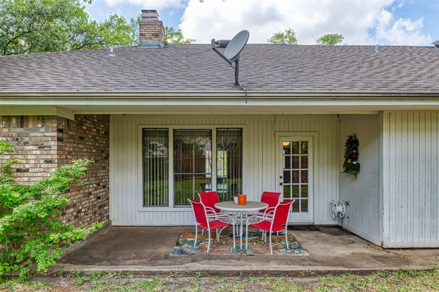 6851 Shorecrest Court, Fort Worth, TX 76132