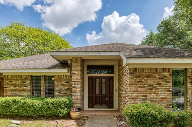 6851 Shorecrest Court, Fort Worth, TX 76132
