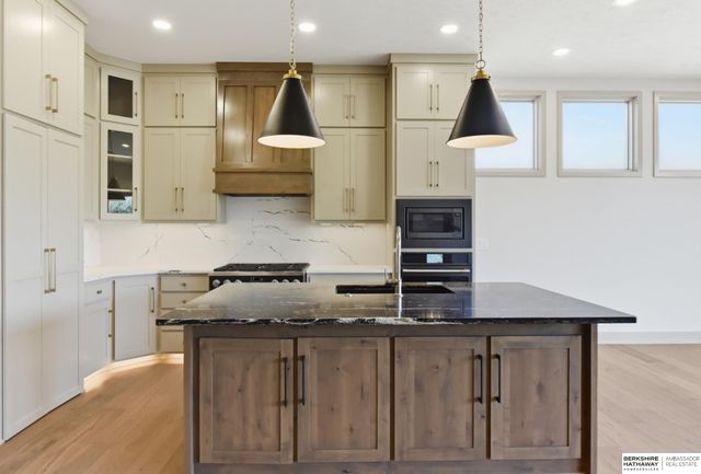 21710 Blaine Street, Omaha, NE 68022