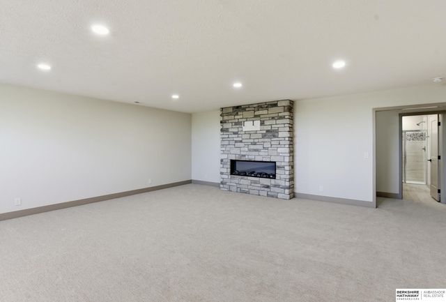 21710 Blaine Street, Omaha, NE 68022