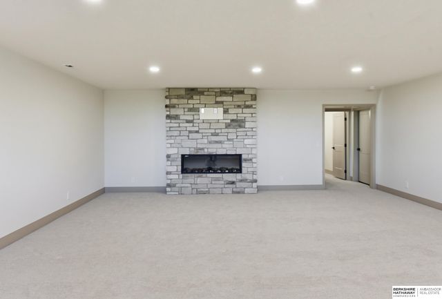 21710 Blaine Street, Omaha, NE 68022
