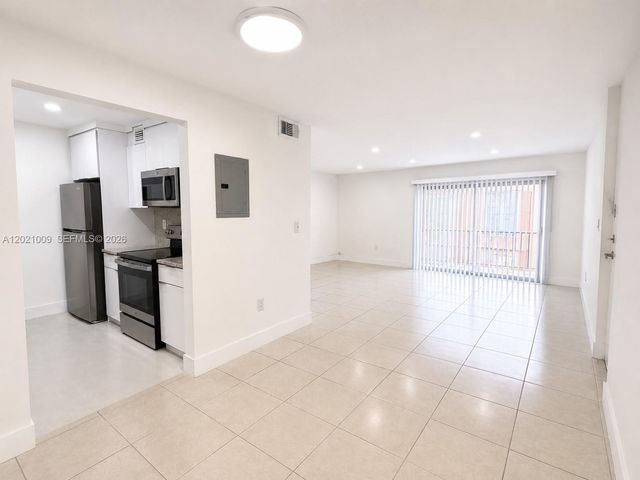 7160 Fairway Dr J16, Miami Lakes, FL 33014