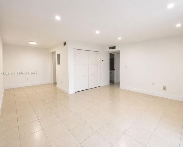 7160 Fairway Dr J16, Miami Lakes, FL 33014