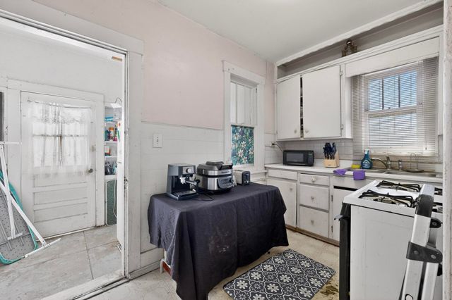 1504 6th Street NW, Albuquerque, NM 87102