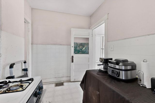 1504 6th Street NW, Albuquerque, NM 87102