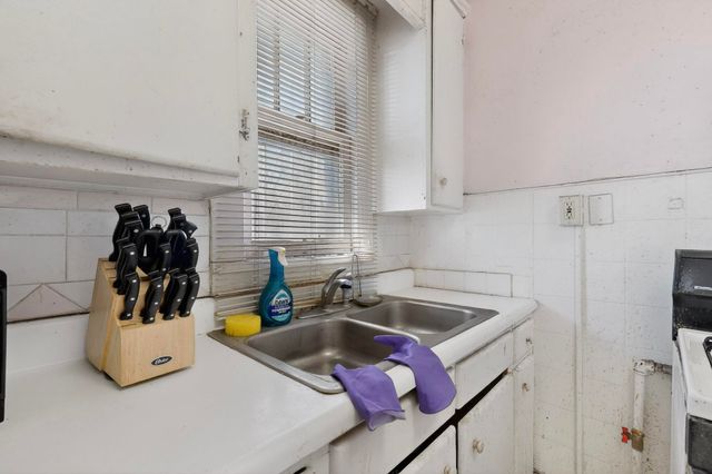 1504 6th Street NW, Albuquerque, NM 87102