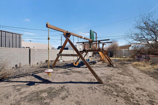 1504 6th Street NW, Albuquerque, NM 87102