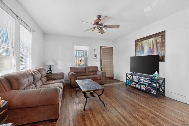 1504 6th Street NW, Albuquerque, NM 87102