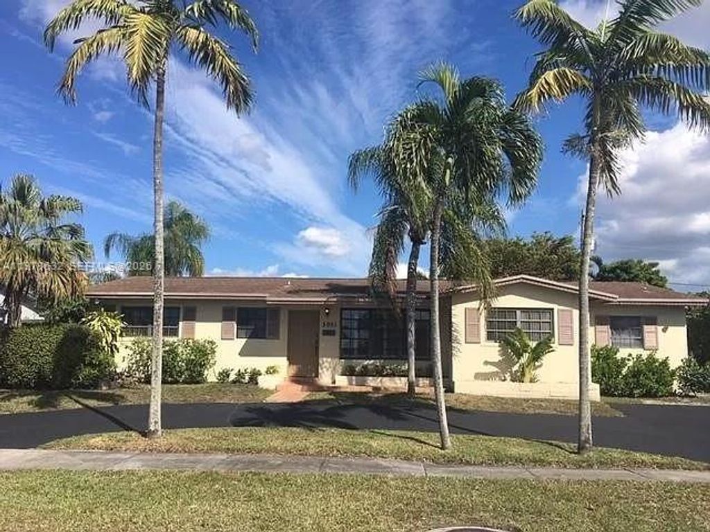 5001 SW 90th Ct, Miami, FL 33165