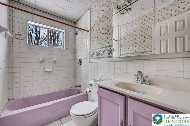 1912 Johns Road, Chestnuthill Twp, PA 18330