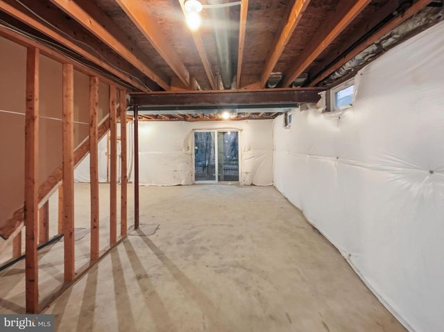 6 EMERALD DR, Fredericksburg, VA 22406