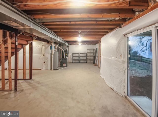 6 EMERALD DR, Fredericksburg, VA 22406