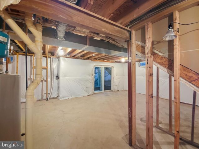 6 EMERALD DR, Fredericksburg, VA 22406