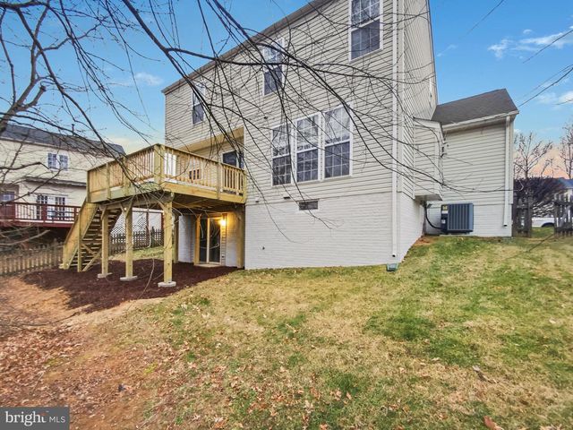 6 EMERALD DR, Fredericksburg, VA 22406