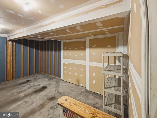 6 EMERALD DR, Fredericksburg, VA 22406