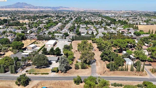 2921 Anderson Ln, Brentwood, CA 94513