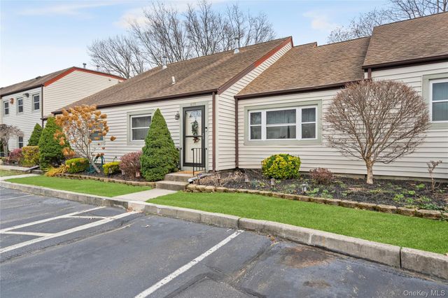 617 Lake Court 617, Middle Island, NY 11953