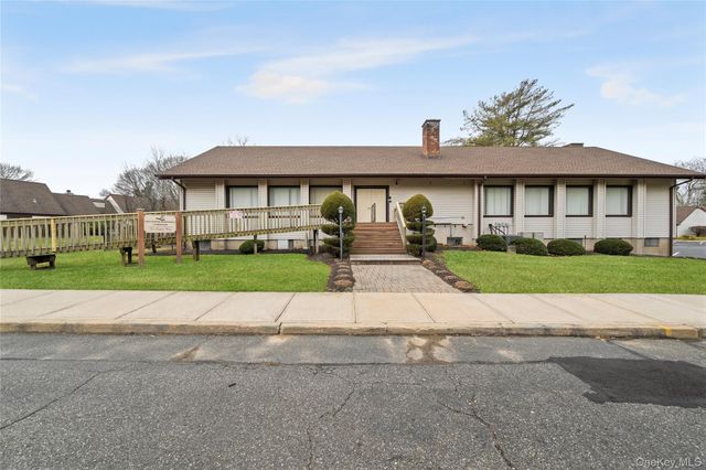 617 Lake Court 617, Middle Island, NY 11953