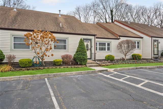 617 Lake Court 617, Middle Island, NY 11953