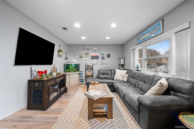 617 Lake Court 617, Middle Island, NY 11953