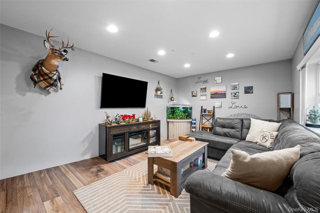 617 Lake Court 617, Middle Island, NY 11953