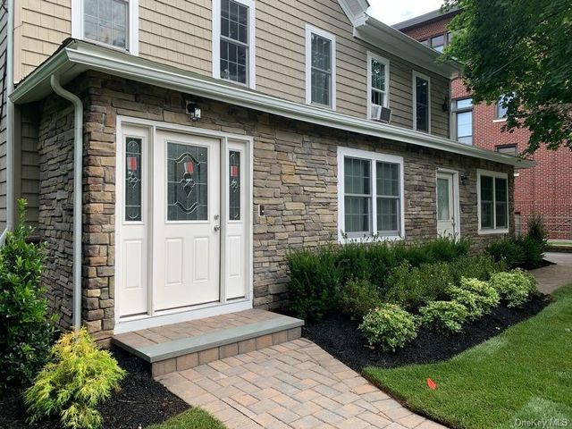 11 Prospect Street 2W, Northport, NY 11768