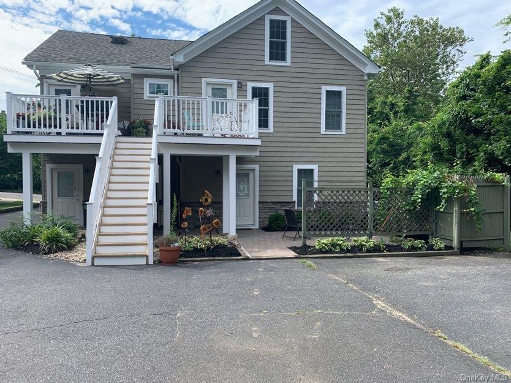 11 Prospect Street 2W, Northport, NY 11768