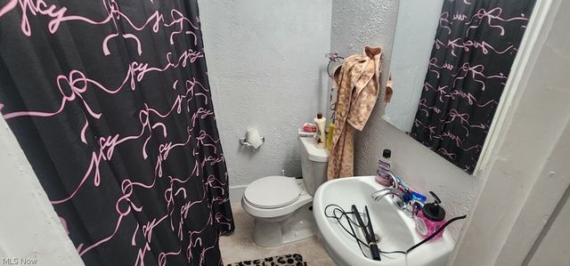 2174 W 103, Cleveland, OH 44102