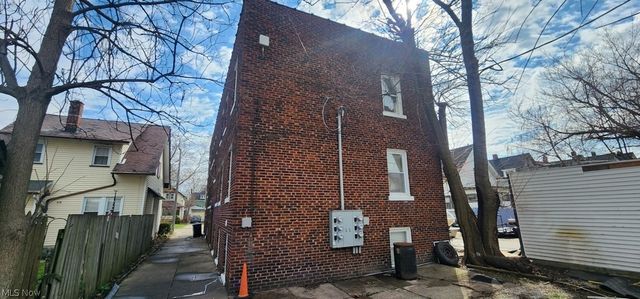 2174 W 103, Cleveland, OH 44102