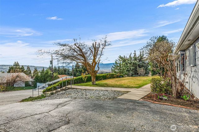 2908 Alvista Place, Wenatchee, WA 98801