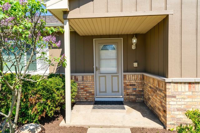 425 Somerset Court, Algonquin, IL 60102