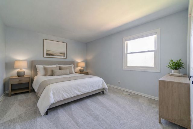 425 Somerset Court, Algonquin, IL 60102