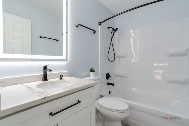 425 Somerset Court, Algonquin, IL 60102