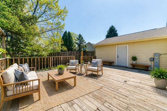 425 Somerset Court, Algonquin, IL 60102