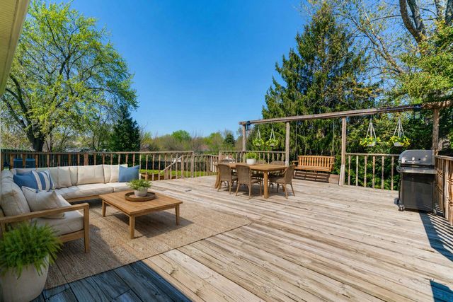 425 Somerset Court, Algonquin, IL 60102