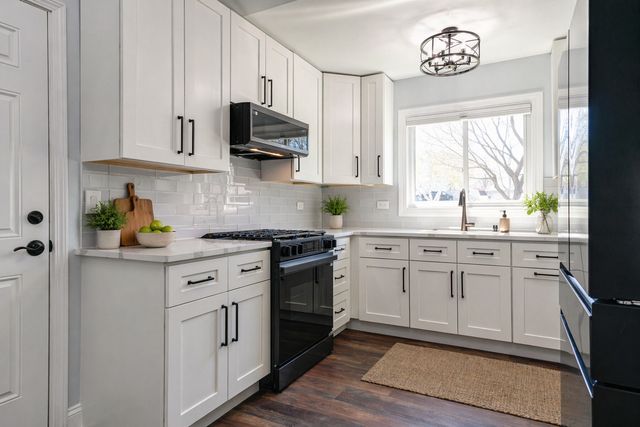 425 Somerset Court, Algonquin, IL 60102