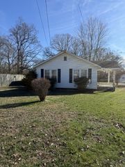 604 E Warren St, Tullahoma, TN 37388